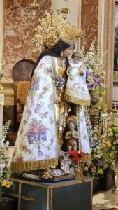 Besamanos a la Virgen de los Desamparados